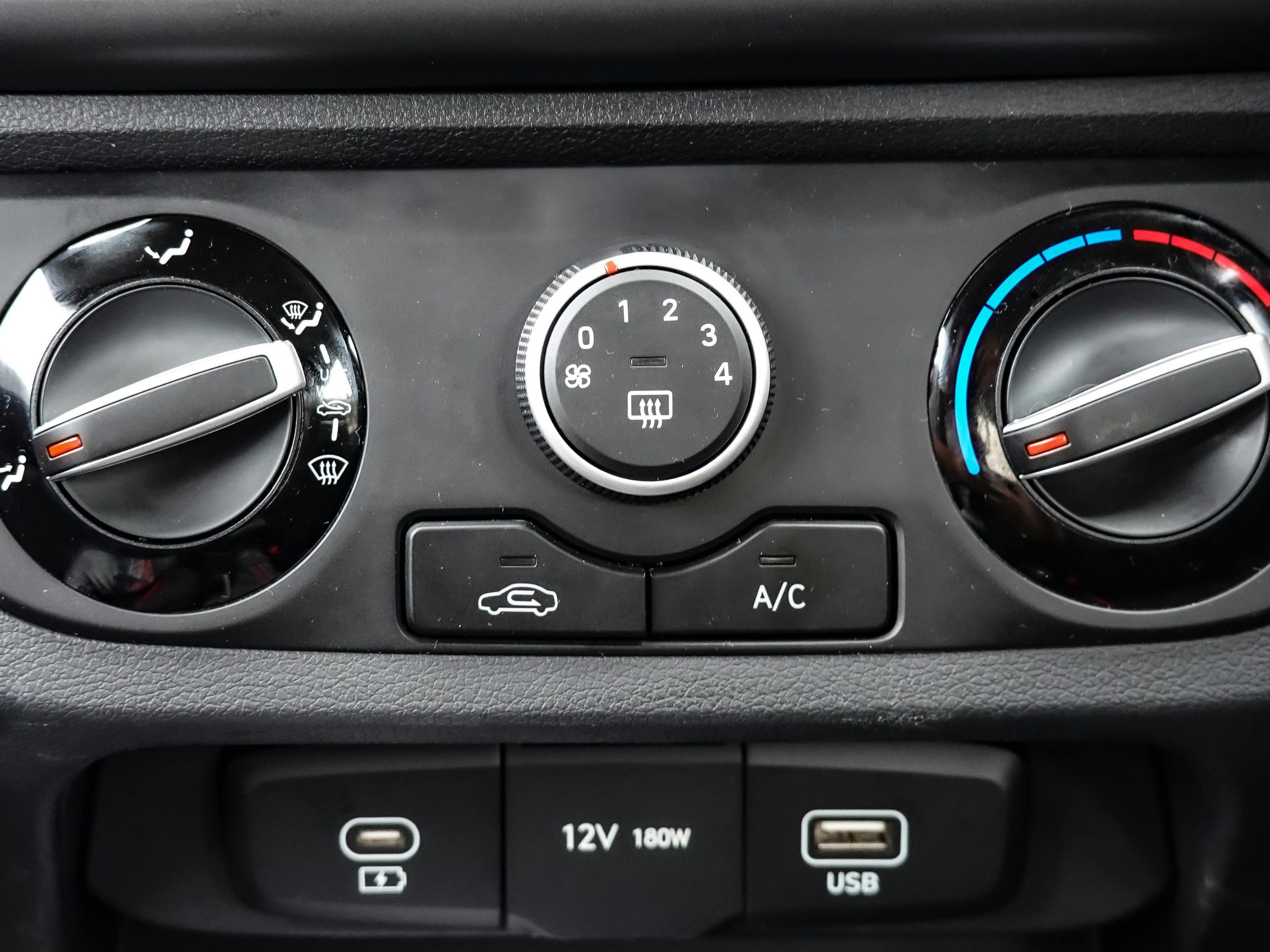 Car air conditioning controls 